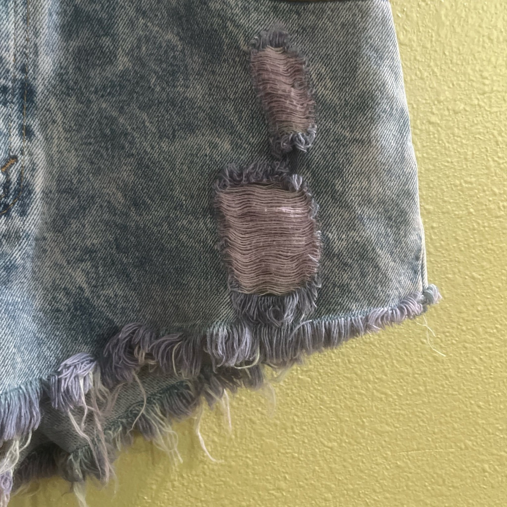 Vintage Levis 550 Womens 8 High-waisted blue denim cut off shorts Made in USA - Picture 6 of 6